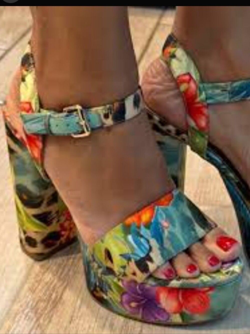 BRAND NEW GUESS GABELI HEEL FLORAL PLATFORM WOMENS'S SANDALS